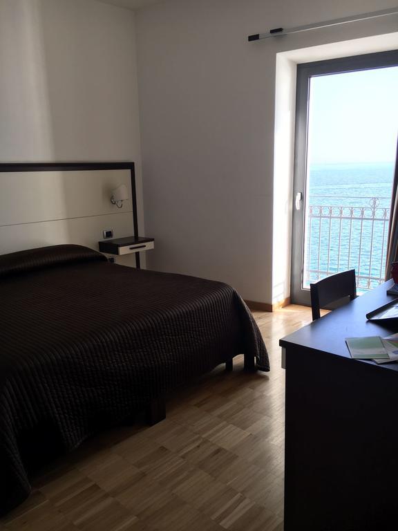 Baja Delle Sirene Bed & Breakfast Taranto Exterior photo